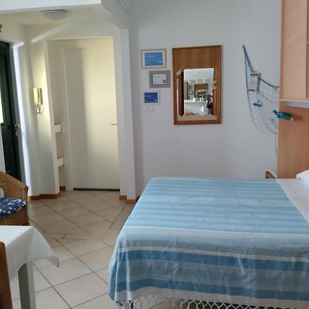 Bed and Breakfast Goccia Azzurra Silvi Marina Exterior foto