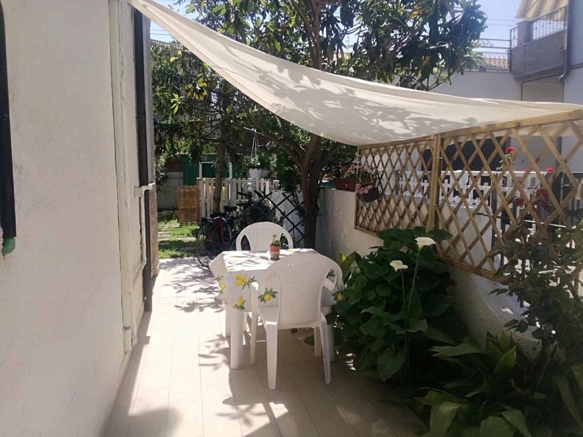 Bed and Breakfast Goccia Azzurra Silvi Marina Exterior foto
