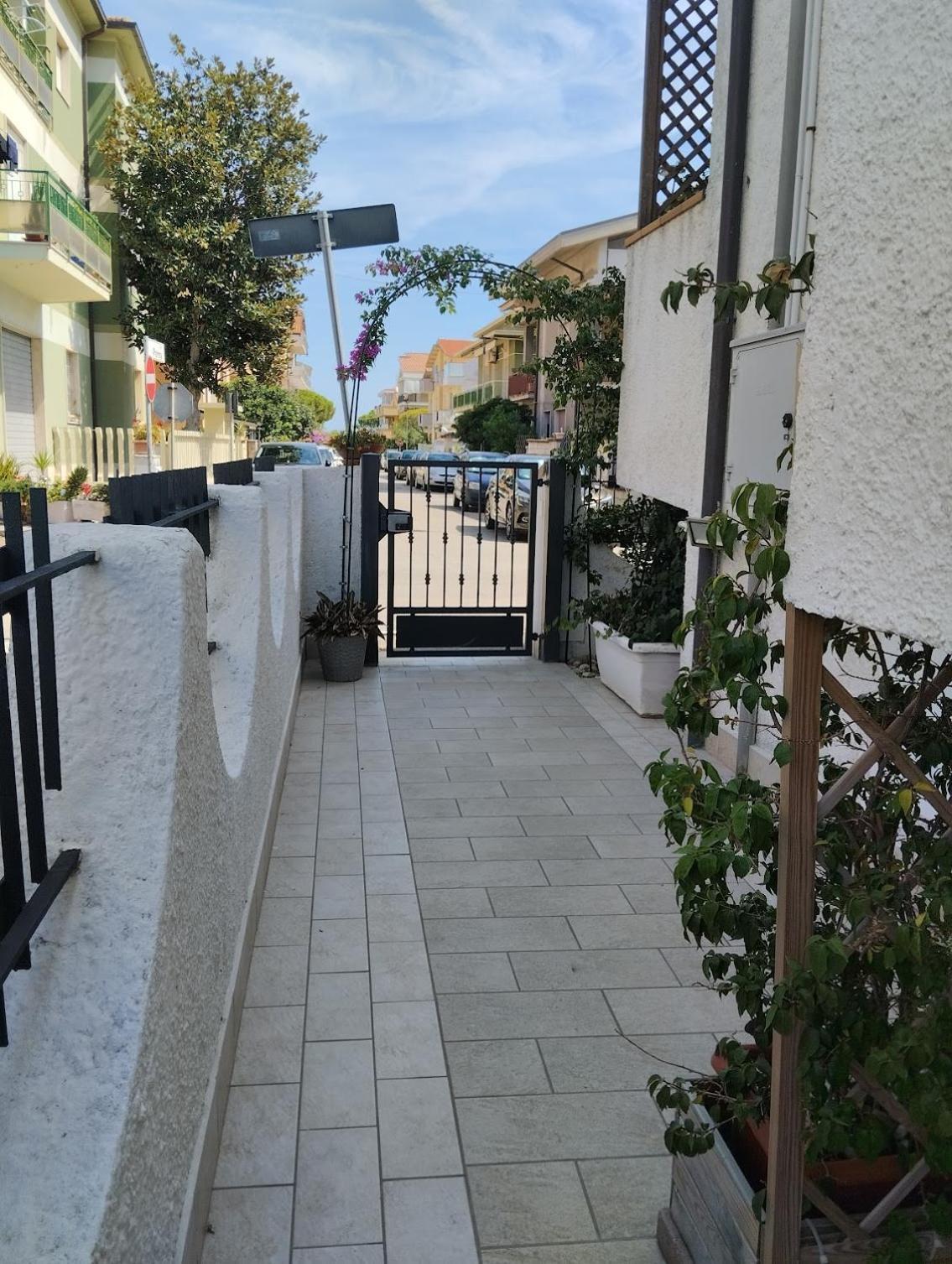 Bed and Breakfast Goccia Azzurra Silvi Marina Exterior foto
