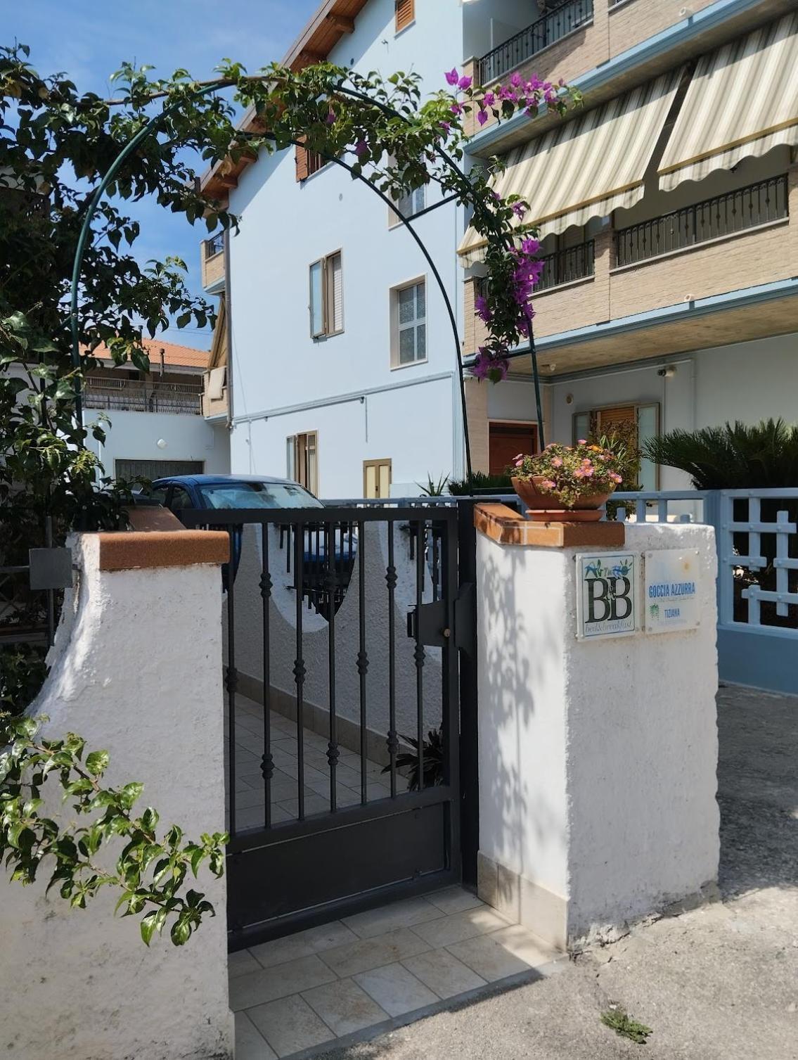 Bed and Breakfast Goccia Azzurra Silvi Marina Exterior foto